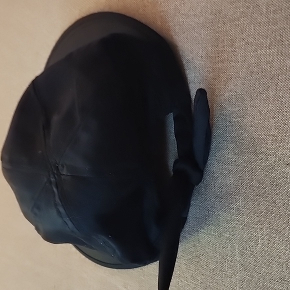 Black one size long visor sunhat with slot for ponytail. - Picture 2 of 5